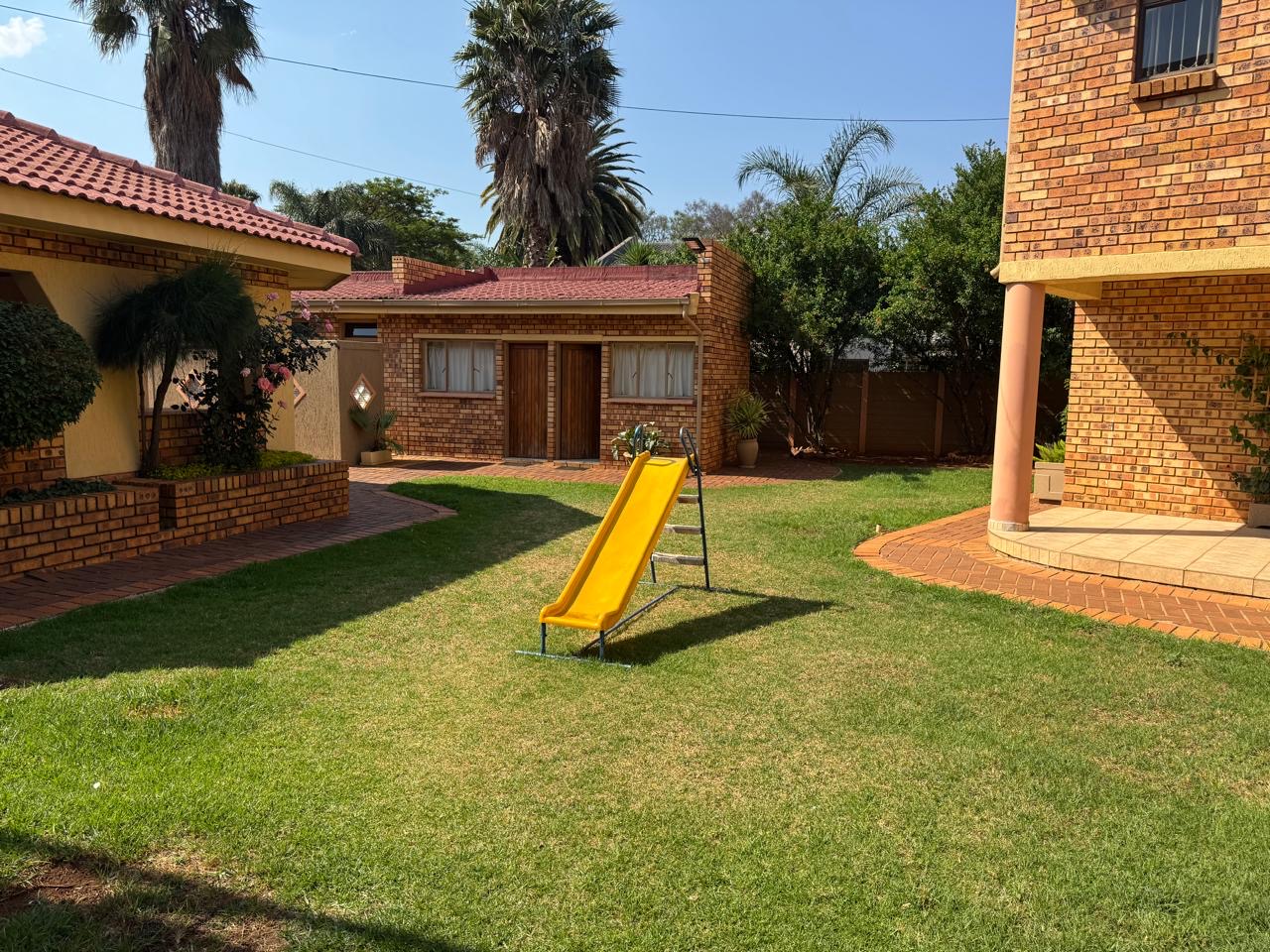Dual Family Home — 1250sqm Plot