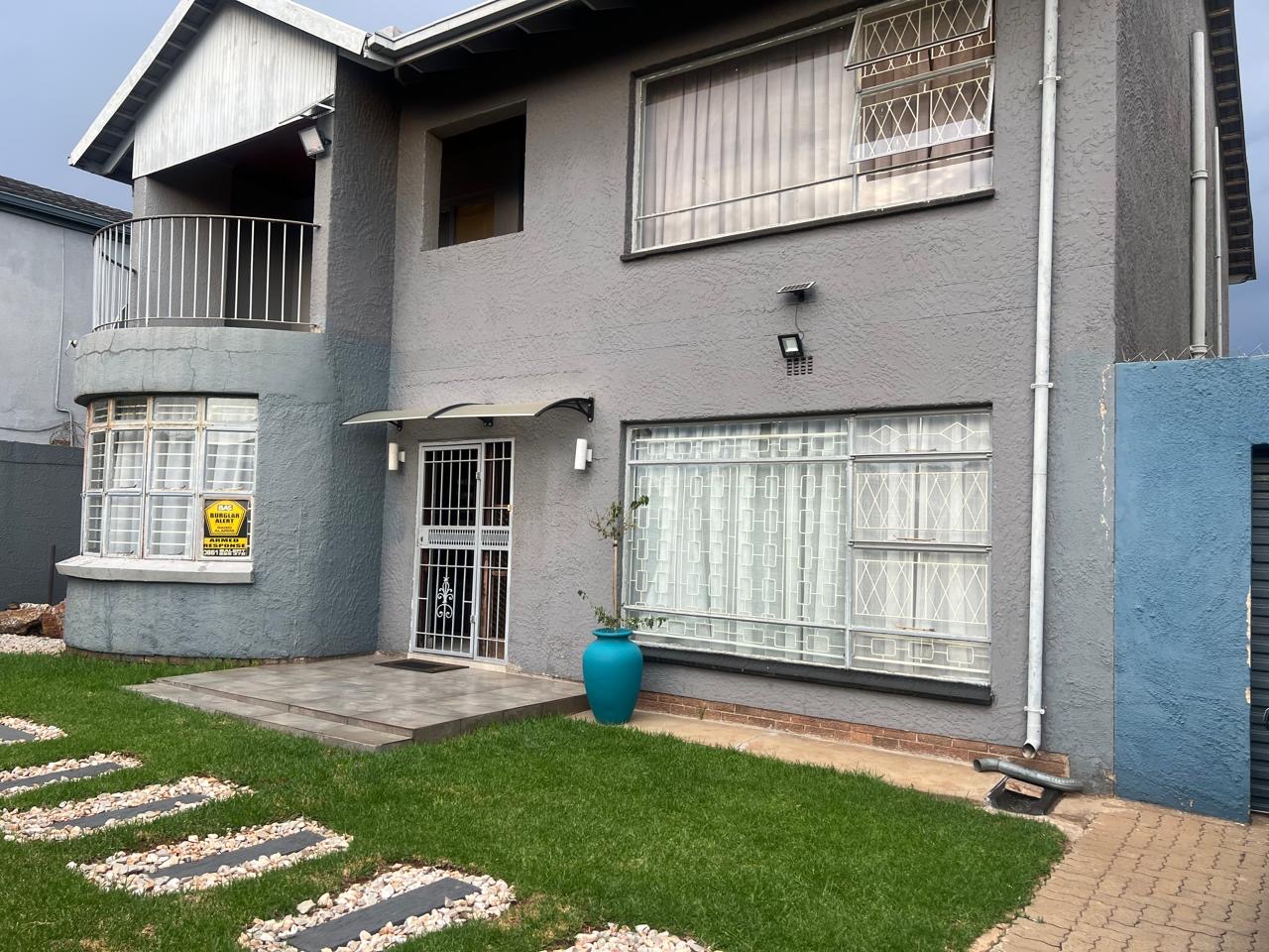 5 Bedroom Near Mosque — Ext 1